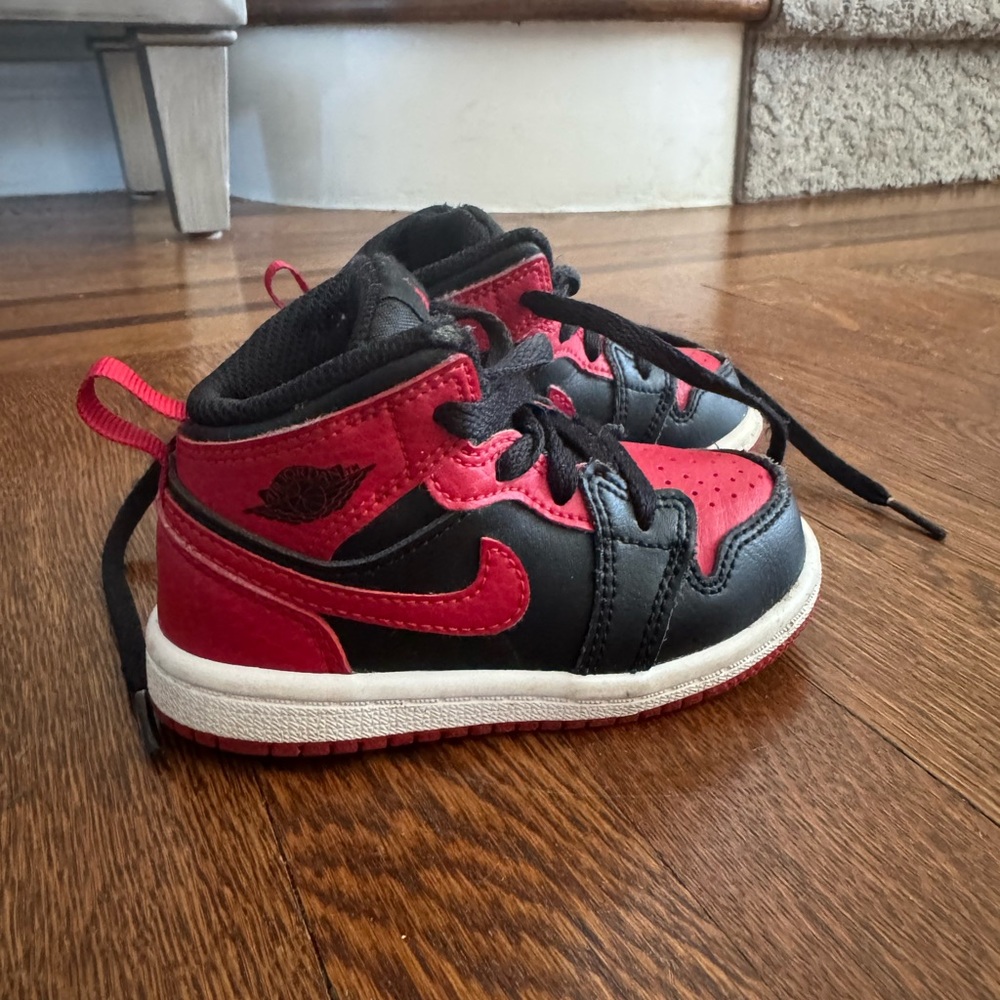 Jordan Kids Black and Red Sneakers